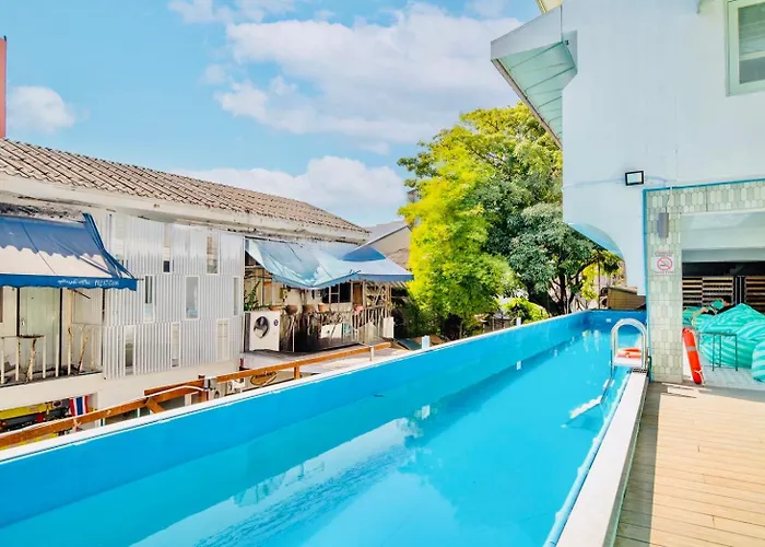 Lazy Sunday Khaosan Hotel