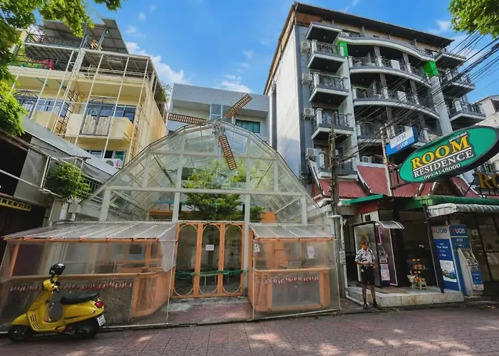 Lazy Sunday Khaosan Hotel